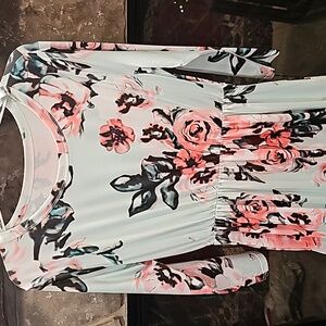 NWT LiMiCao Floral Maxi Dress. Size XXL